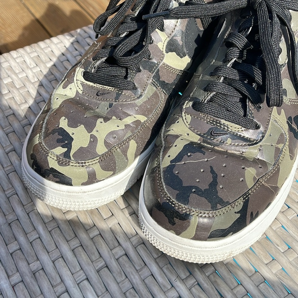 NIKE AIR FORCE 1 LV8 CAMOUFLAGE LOW TOP SNEAKERS WITH WHITE BOTTOM US SIZE 9.5 M - Picture 14 of 15